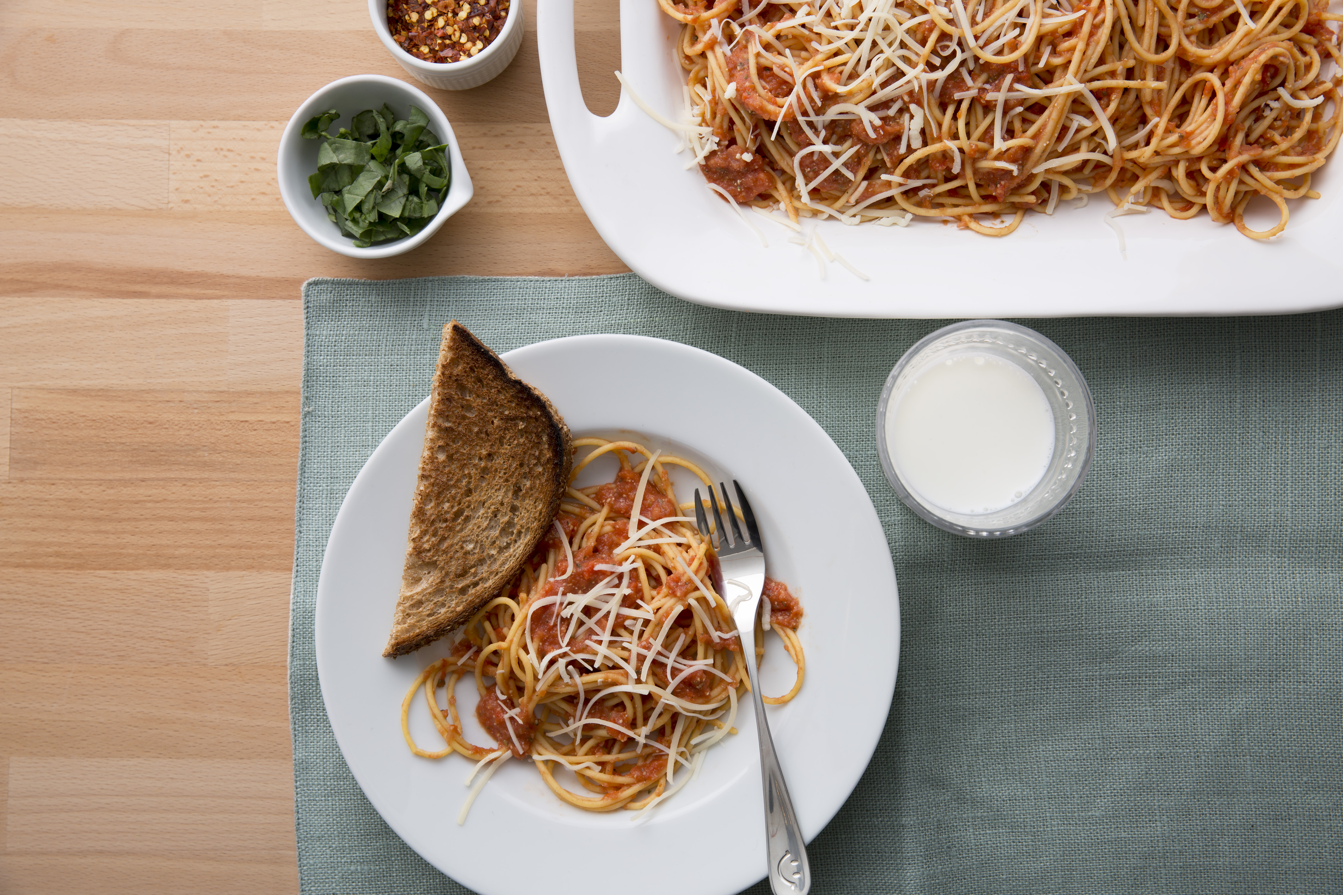 Spagheti with Roasted Red Pepper Sauce